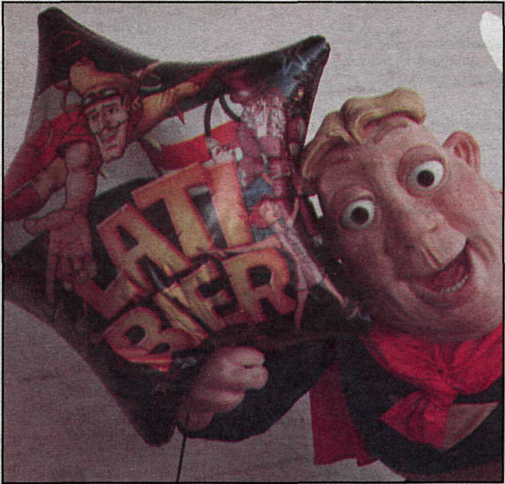 Siggi sæti on a Latabær Balloon